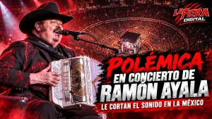 Ramón Ayala durante su concierto en La México, donde le cortaron el sonido antes de despedirse del público.